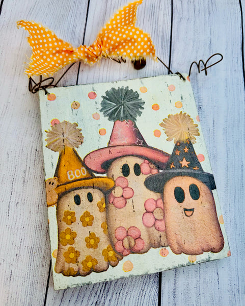 Wood Board Sign with Ghost Napkin – Fall-O-Ween DIY Craft